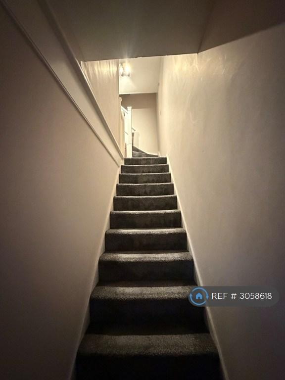 Flat Court Close in High Wycombe