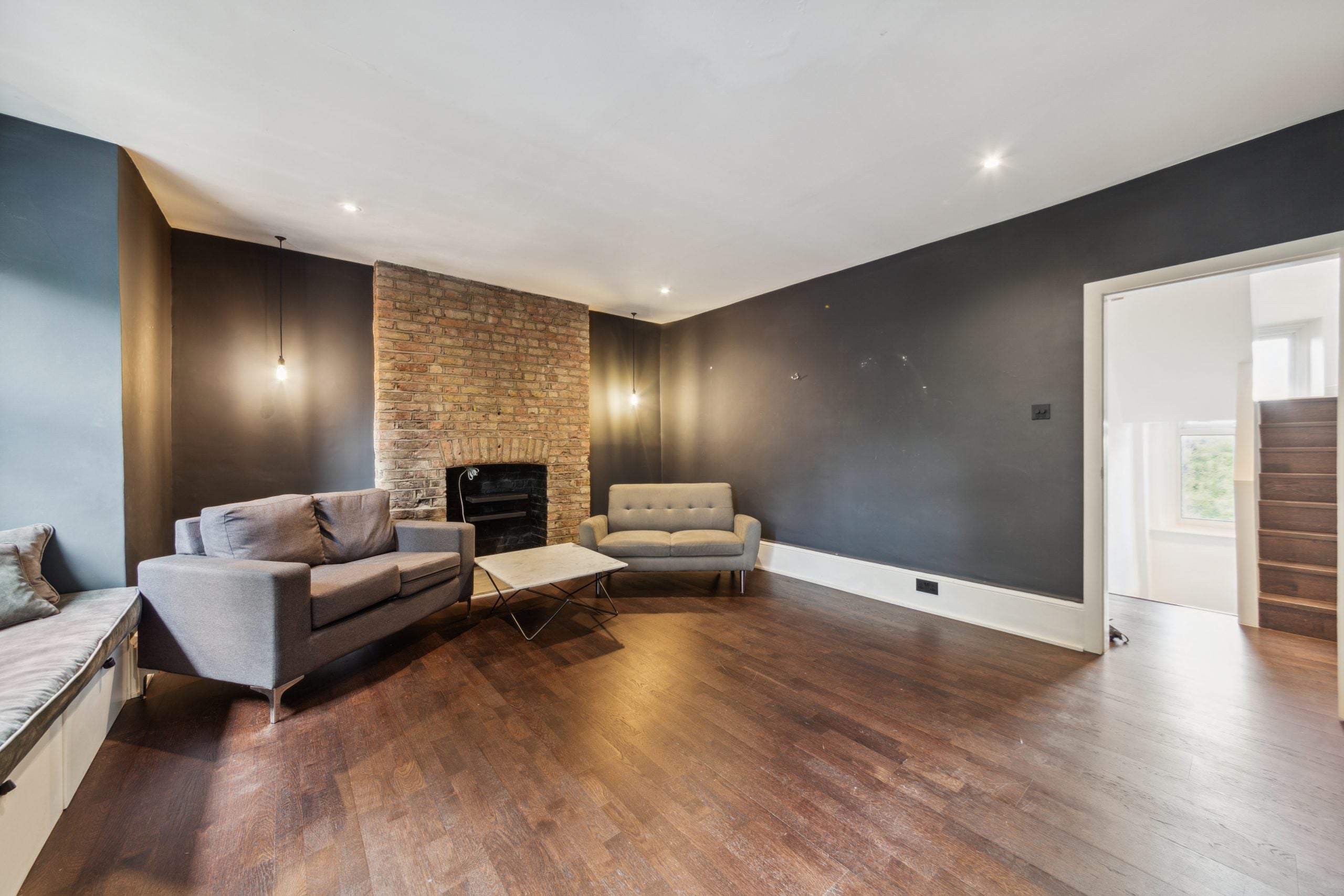 Flat Saint John's Hill in Greater London