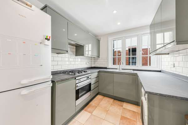 Flat Aylestone Avenue in Greater London