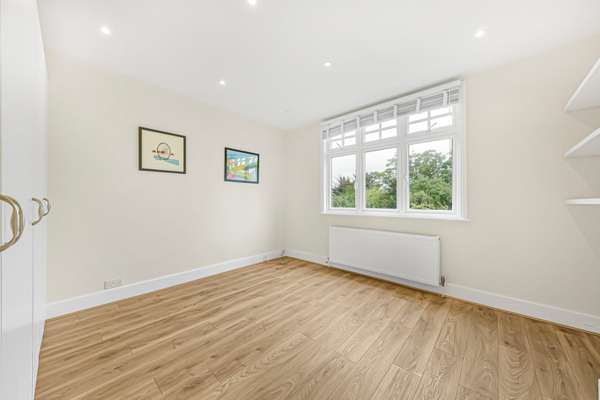 Flat Aylestone Avenue in Greater London