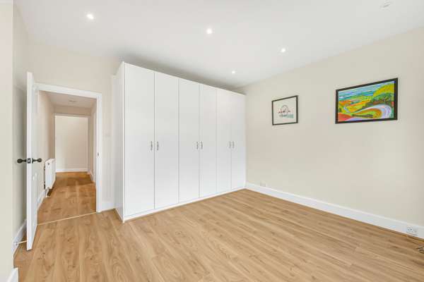 Flat Aylestone Avenue in Greater London