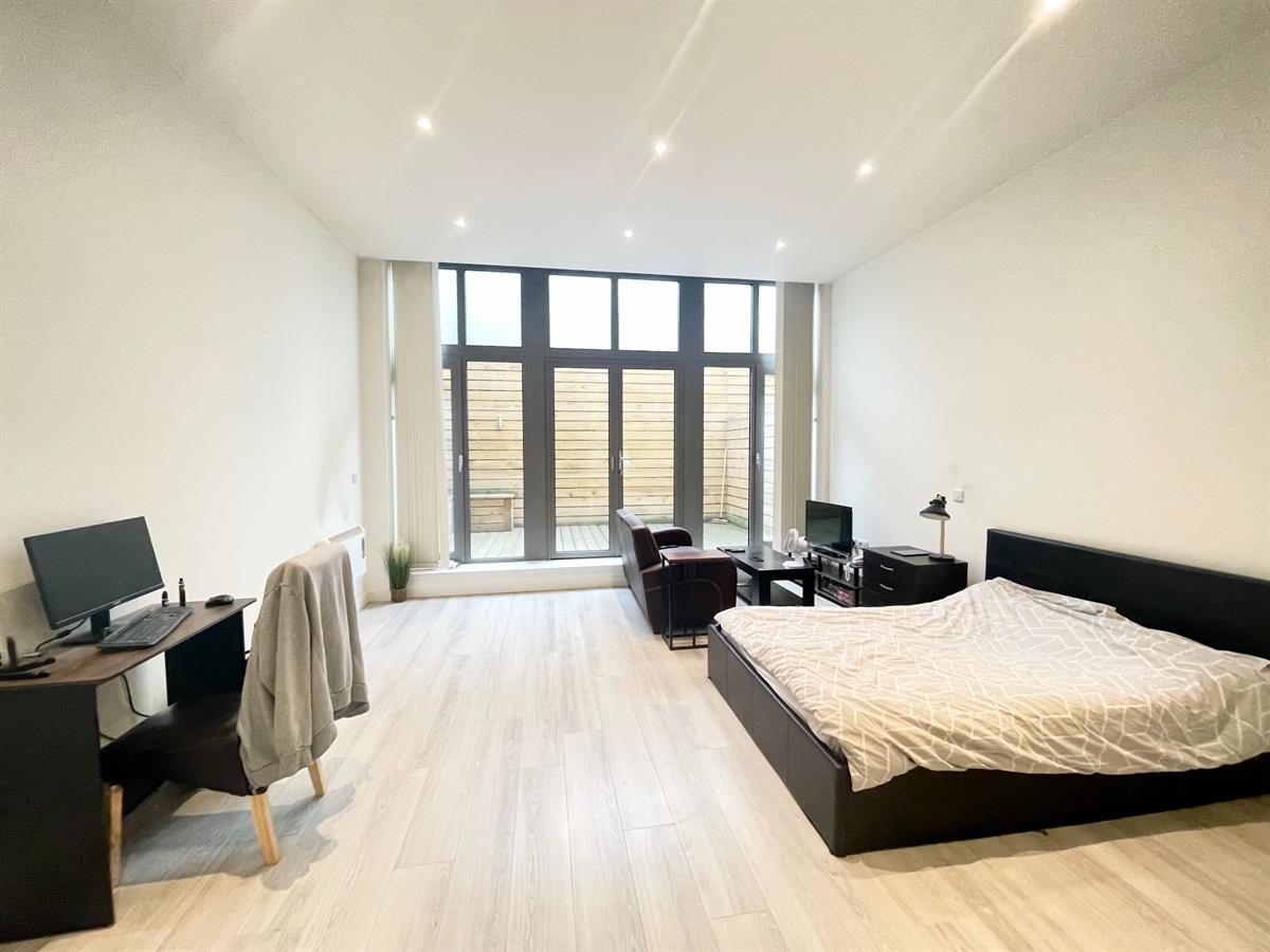 Room Imperial Drive in Greater London