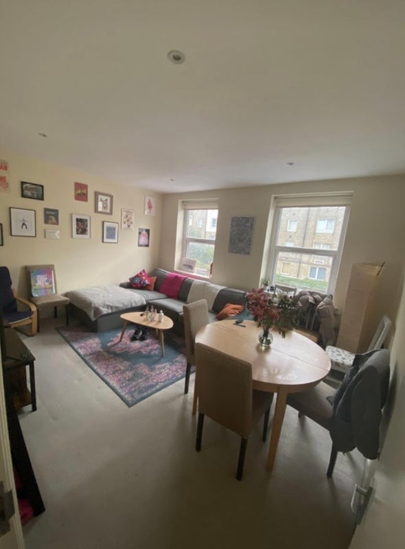 Room Mendip Road in Greater London