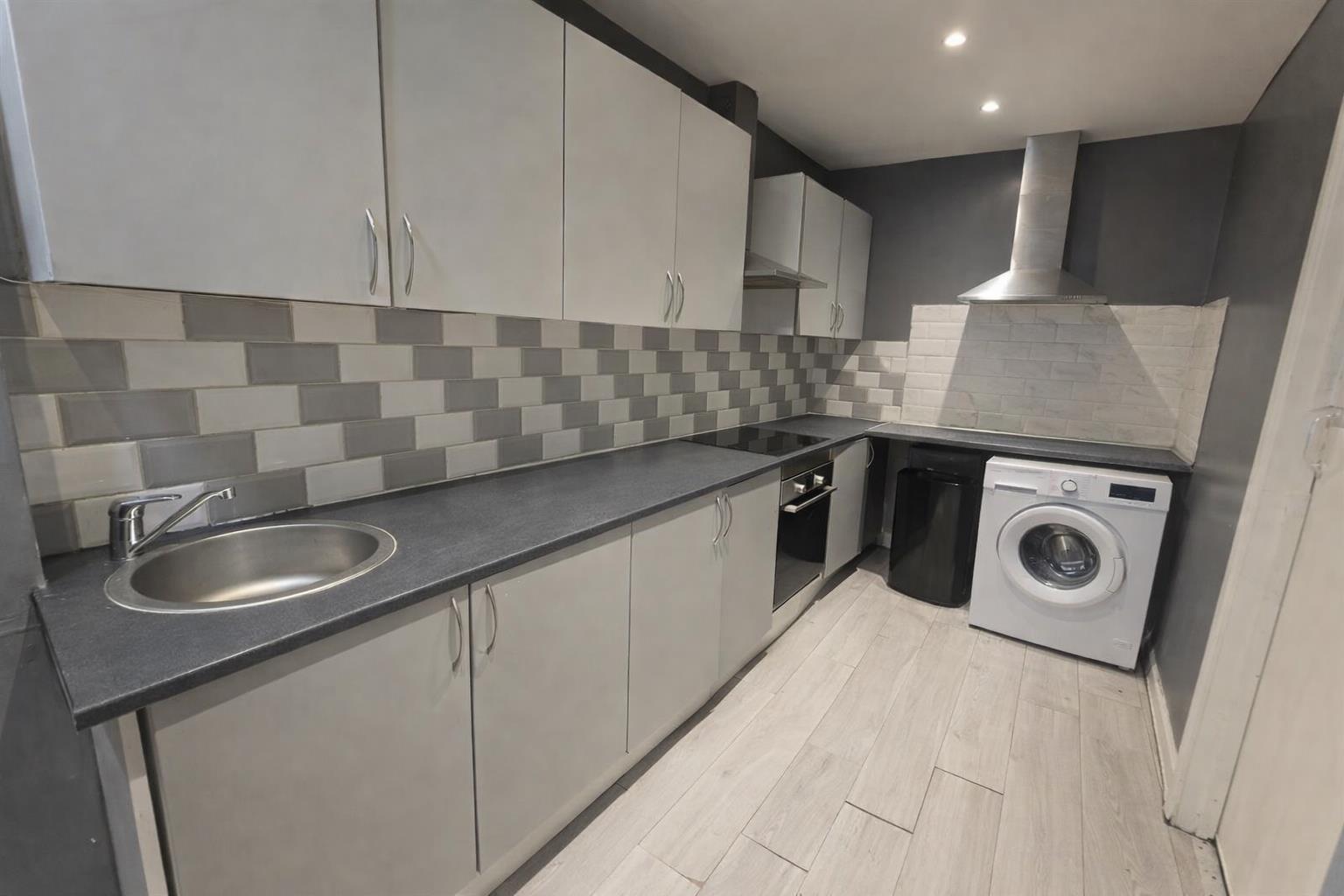 Flat Humes Avenue in Greater London