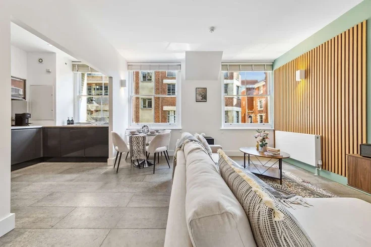 Flat Great Sutton Street in Greater London