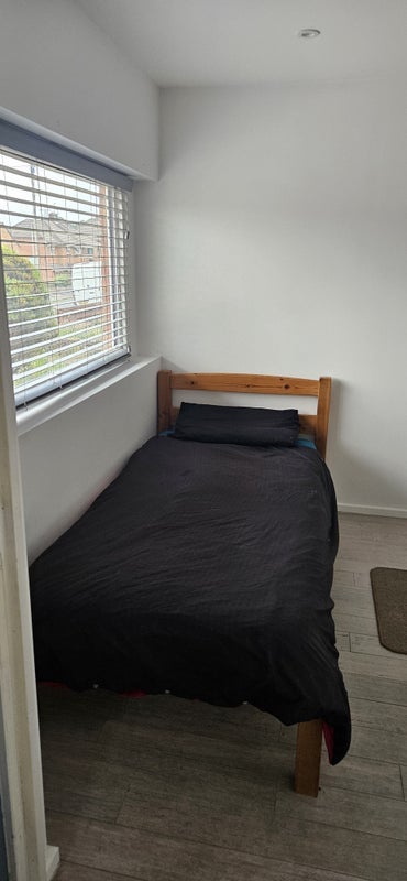 Room Hudson Close in Poole
