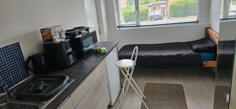 Room Hudson Close in Poole