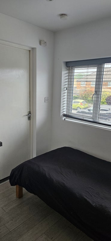 Room Hudson Close in Poole