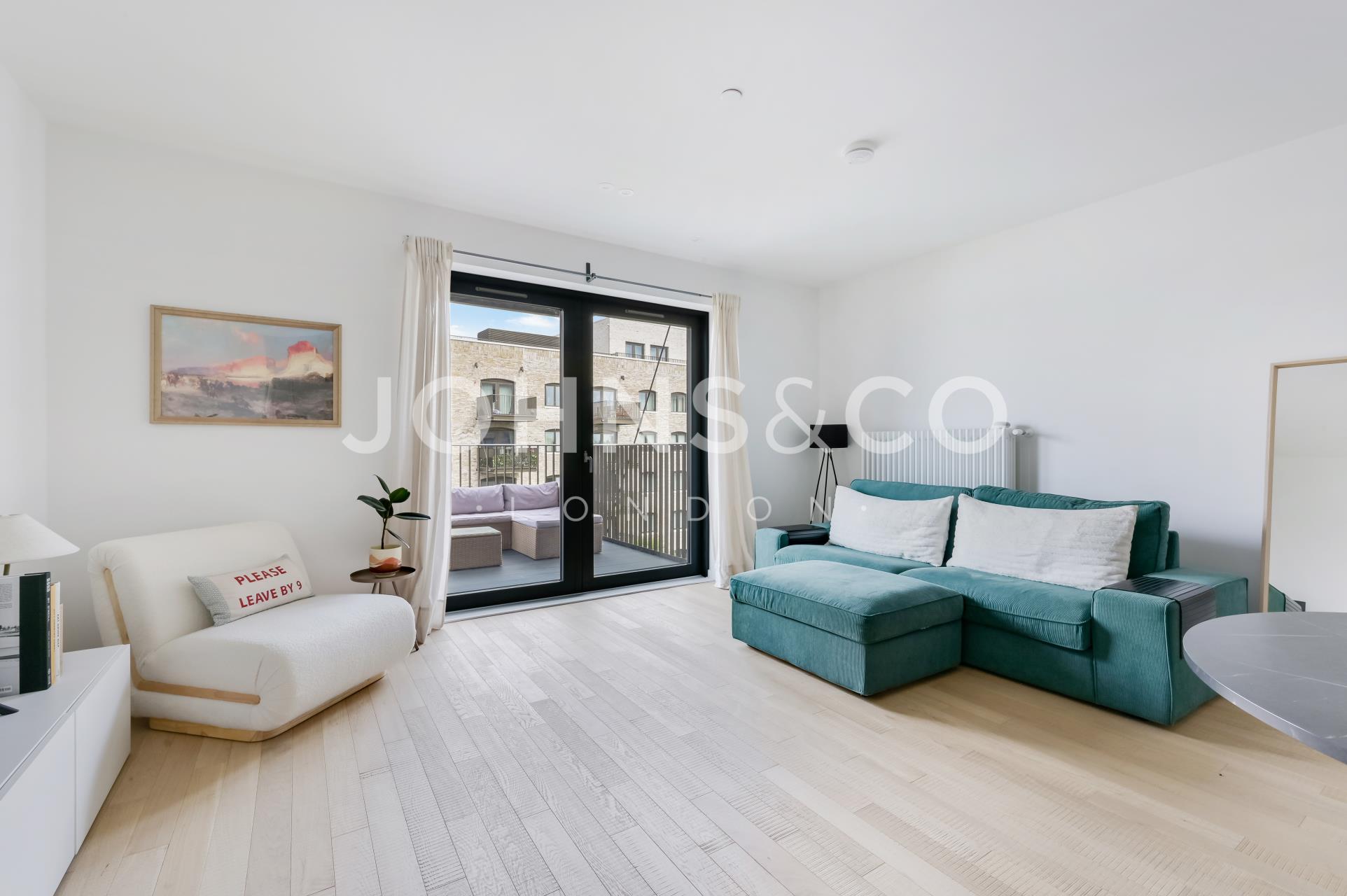 Flat Ronalds Road in Greater London