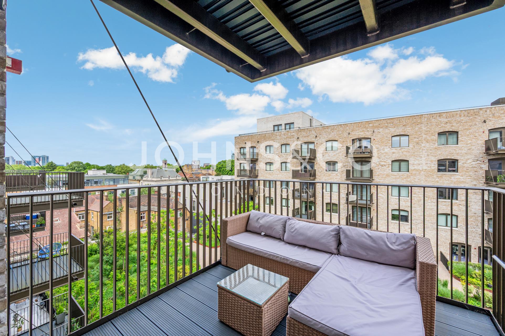 Flat Ronalds Road in Greater London
