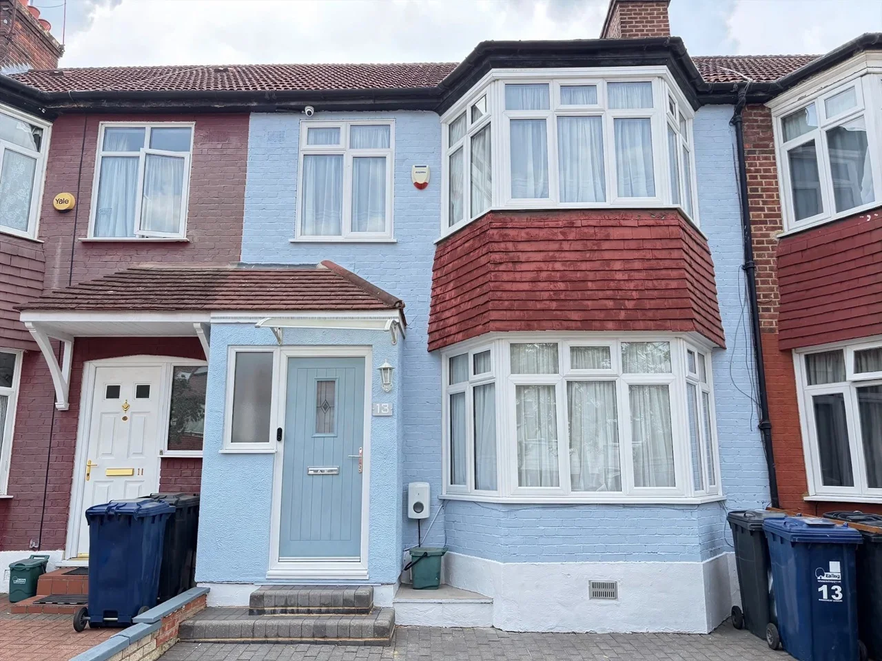 House Brentmead Gardens in Greater London