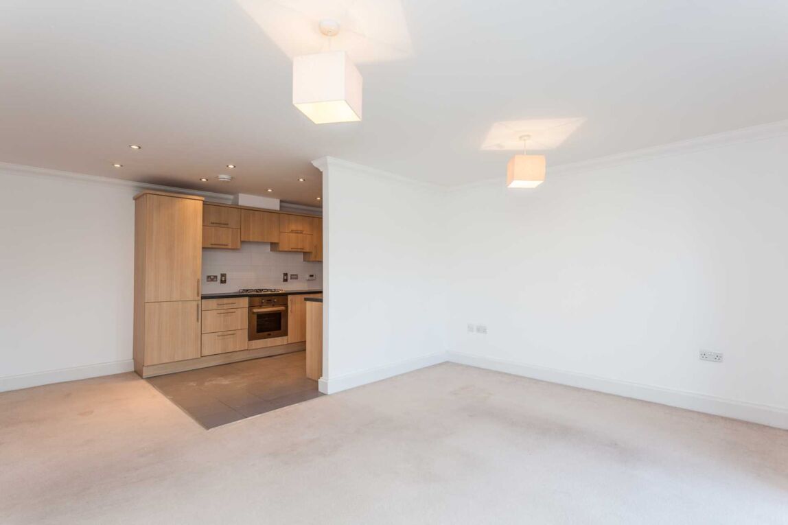 Flat Hurst Court in Horsham