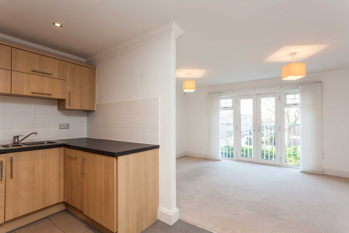 Flat Hurst Court in Horsham