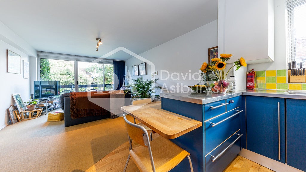 Flat Courtside in Greater London