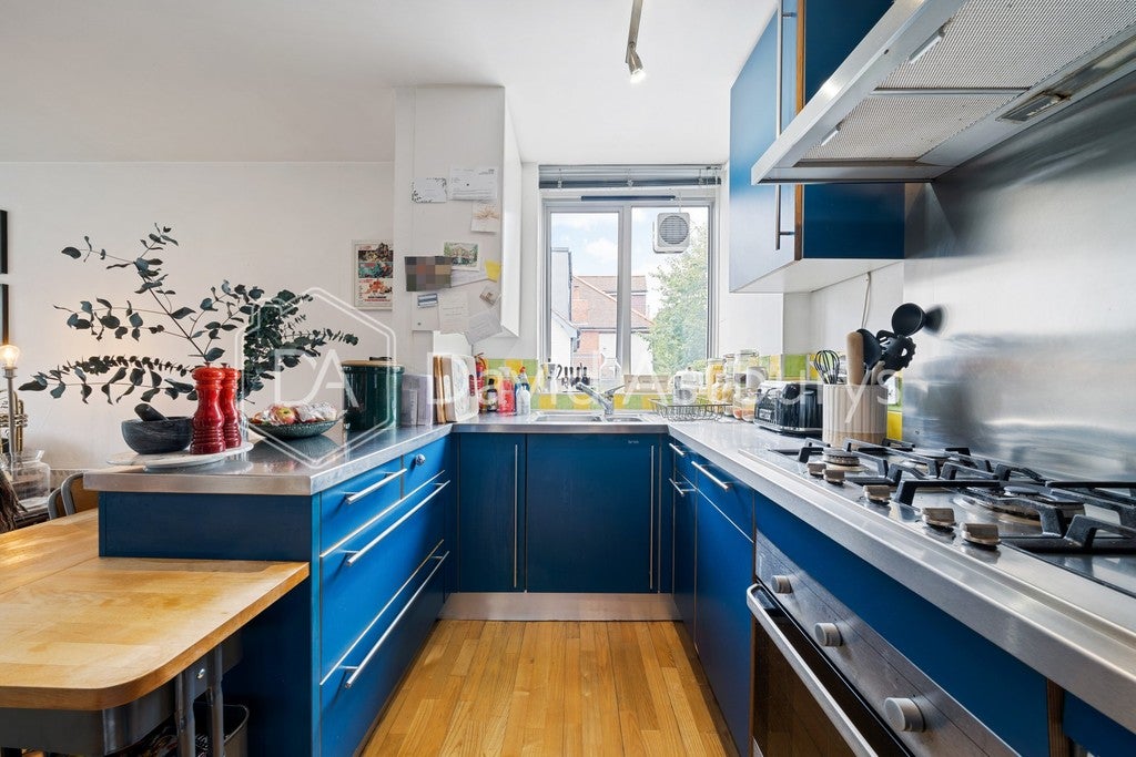 Flat Courtside in Greater London