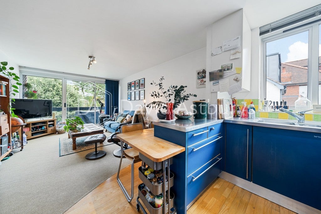 Flat Courtside in Greater London
