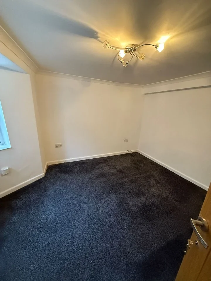 Flat Studley Road in Greater London