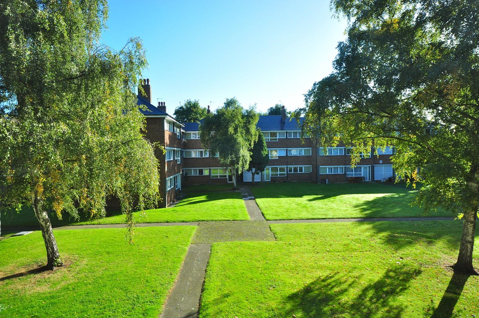 Flat Wellesley Road in London