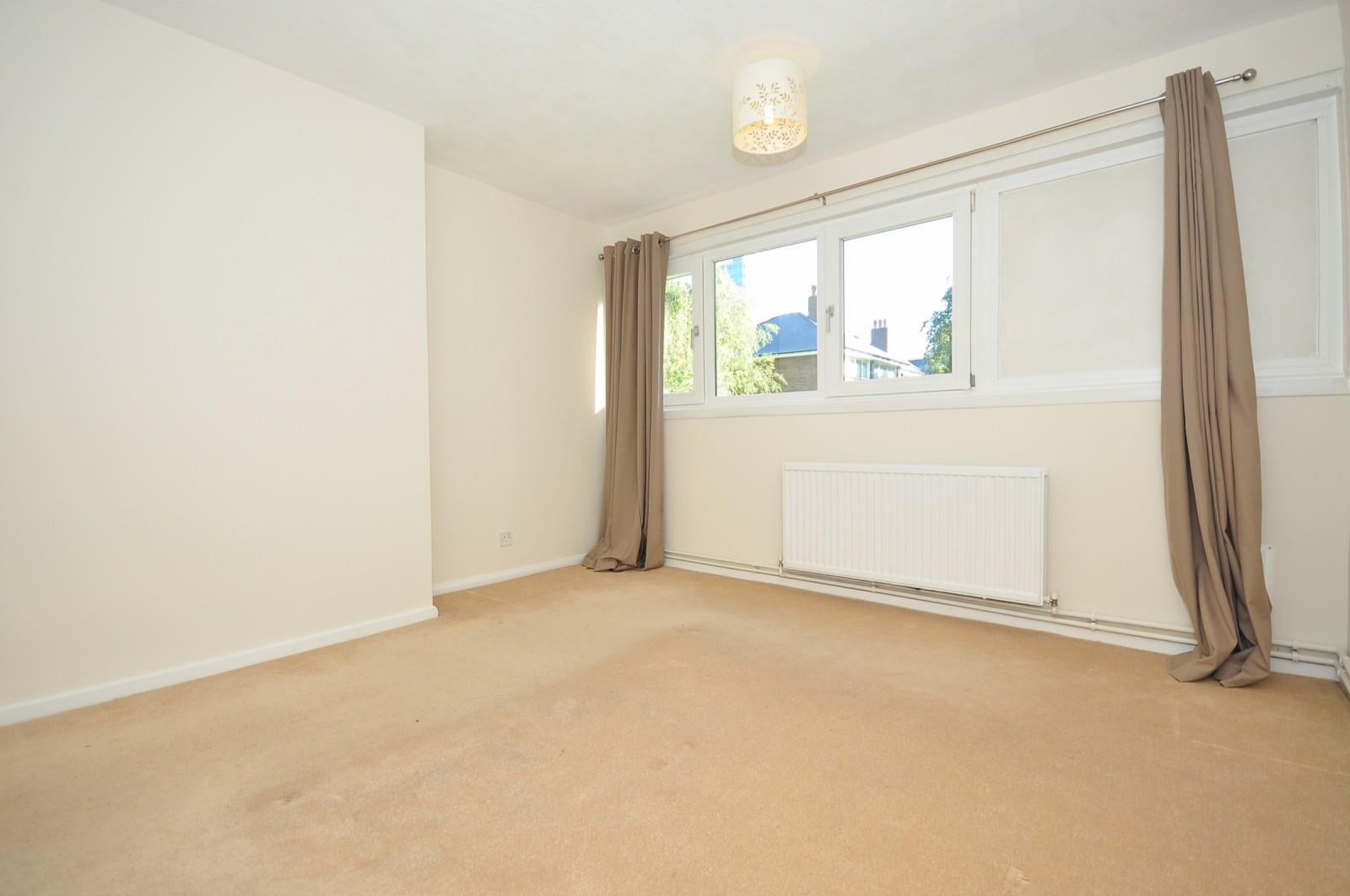 Flat Wellesley Road in London