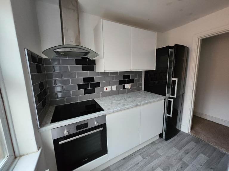 Flat Stoughton Drive North in Leicester