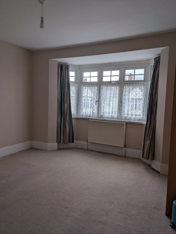 Flat Stoughton Drive North in Leicester