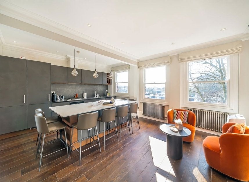 Flat Fellows Road in Greater London