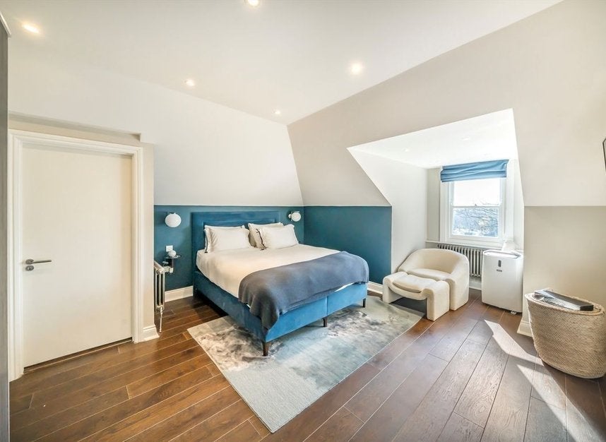 Flat Fellows Road in Greater London