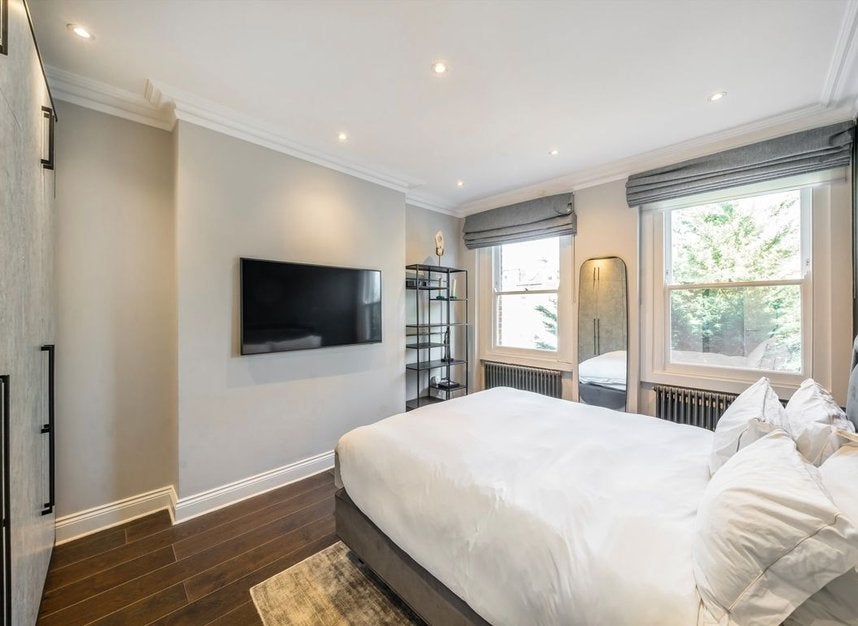 Flat Fellows Road in Greater London