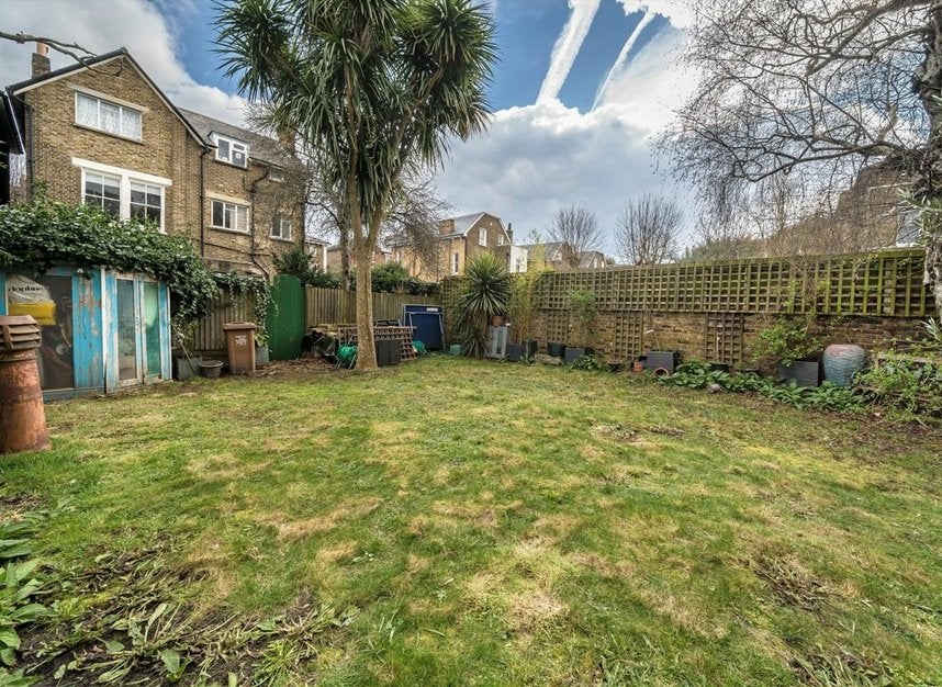 Flat Tyrwhitt Road in Greater London