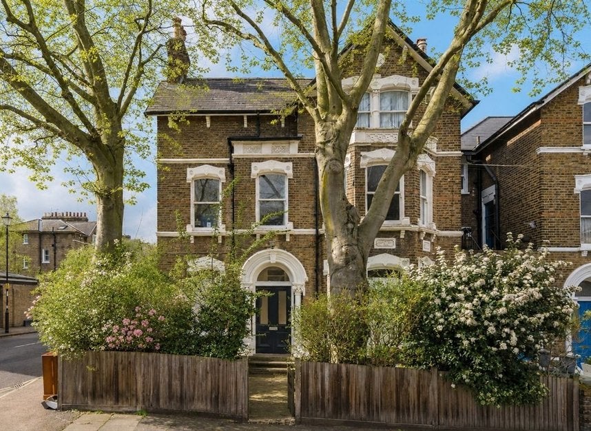 Flat Tyrwhitt Road in Greater London
