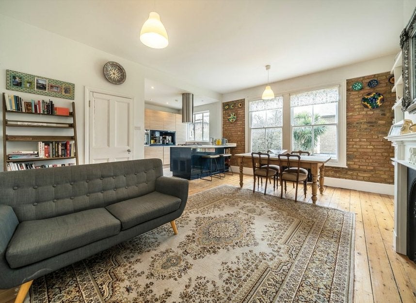 Flat Tyrwhitt Road in Greater London