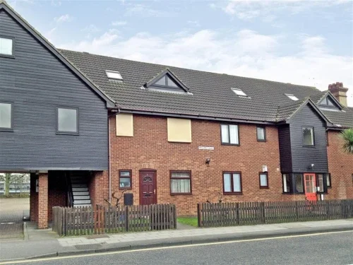 Flat Ley Street in London Borough of Redbridge