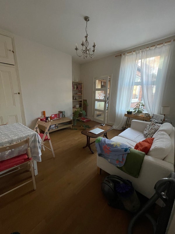 Room Ancrum Street in Newcastle upon Tyne