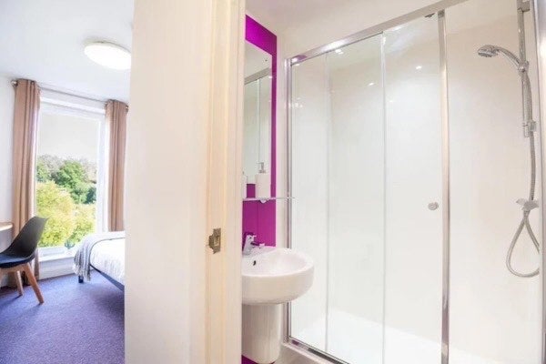 Room Blackfriars Road in Salford