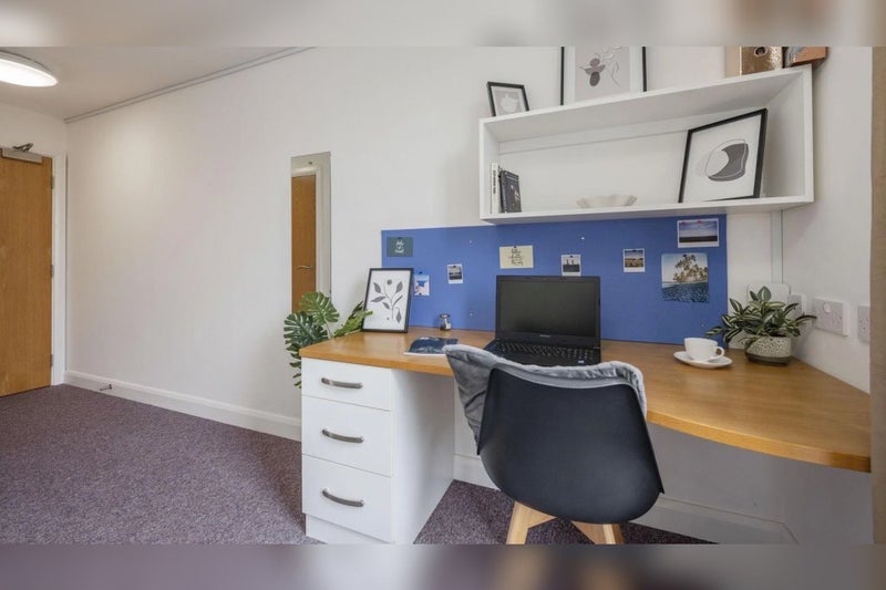 Room Blackfriars Road in Salford