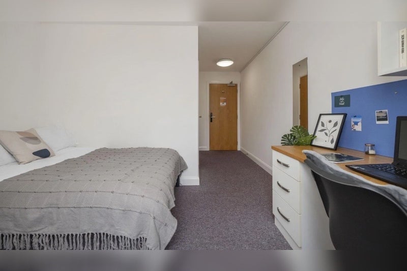 Room Blackfriars Road in Salford