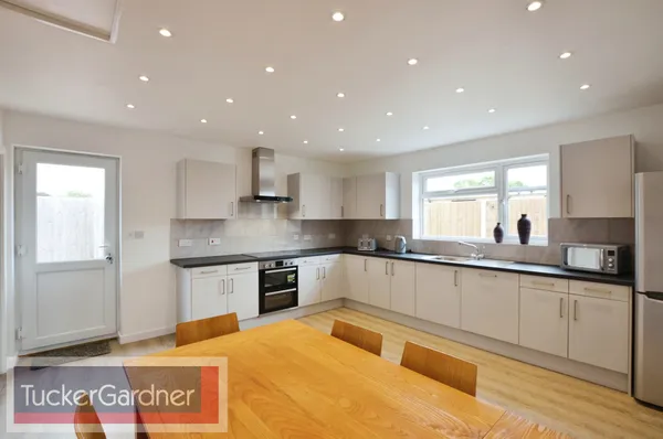 Room Vicarage Avenue in South Cambridgeshire