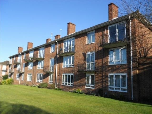 Flat Merridale Court in Wolverhampton