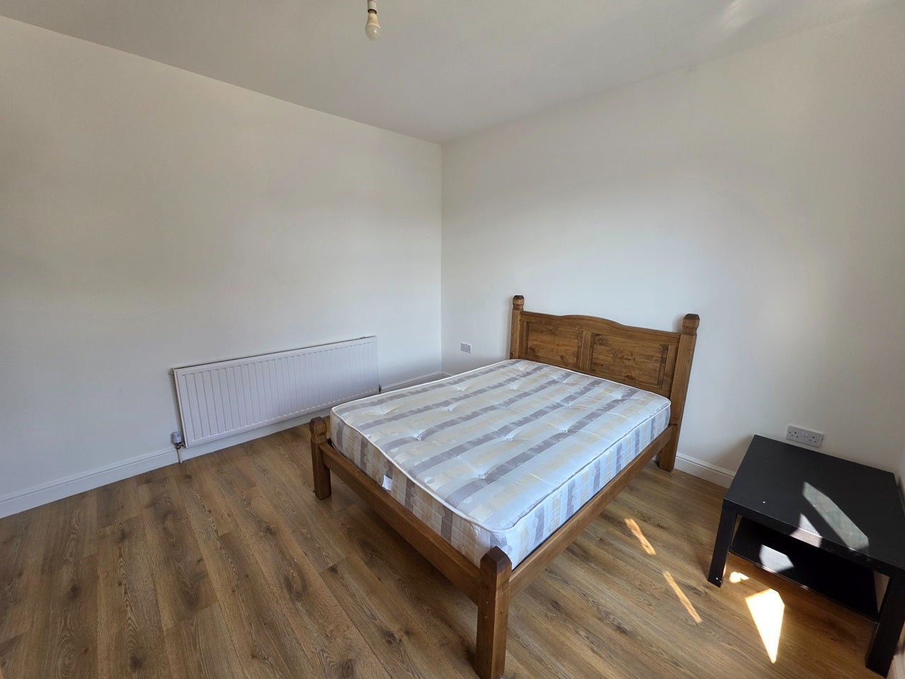 Room Chesterfield Road in Greater London