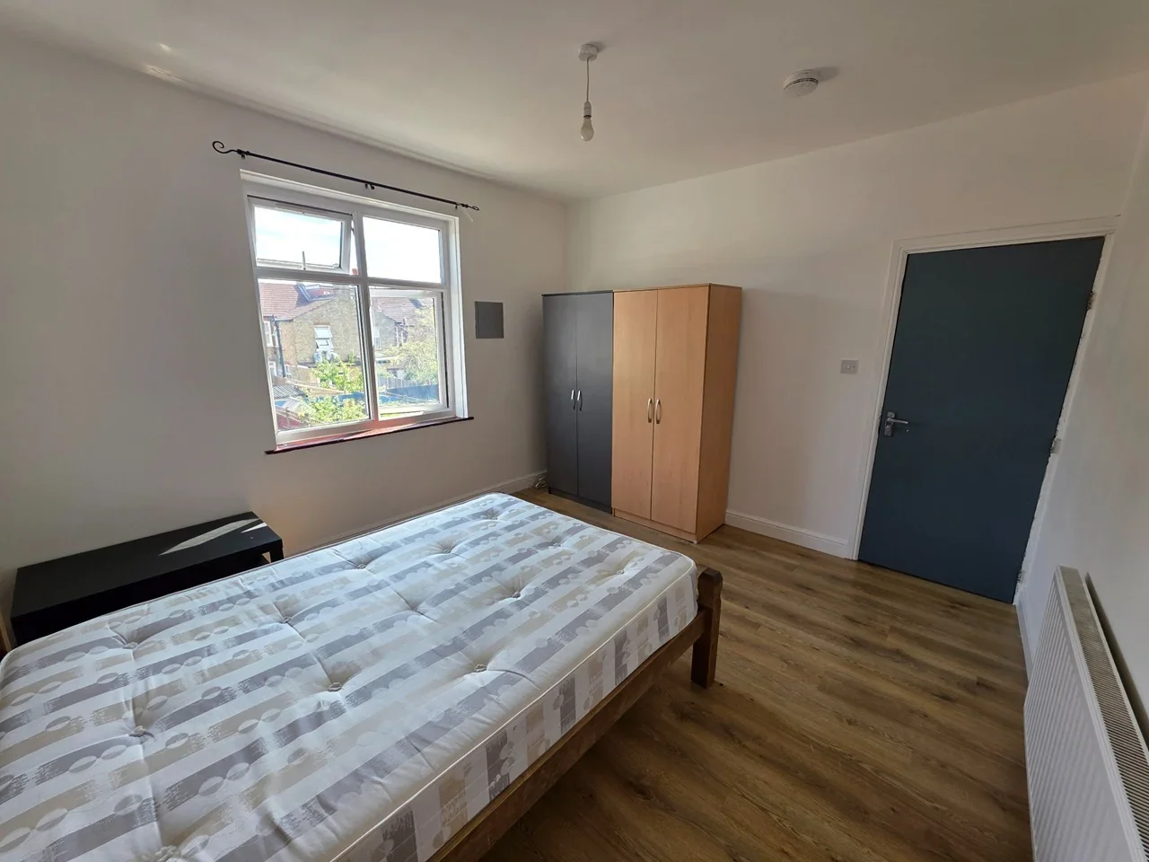 Room Chesterfield Road in Greater London
