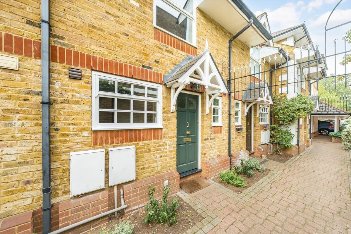 House White Heron Mews in Greater London