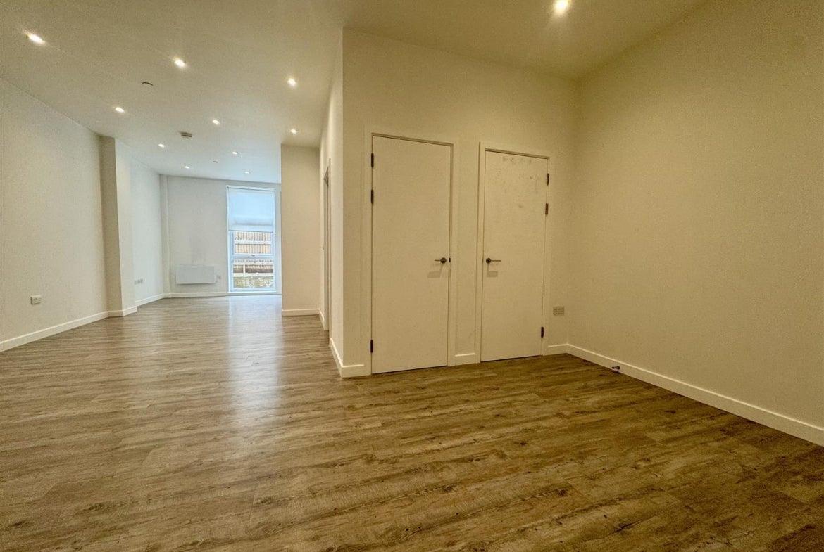Flat London Road in Borough of Spelthorne