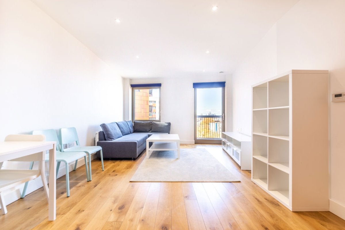 Flat Bywell Place in Greater London