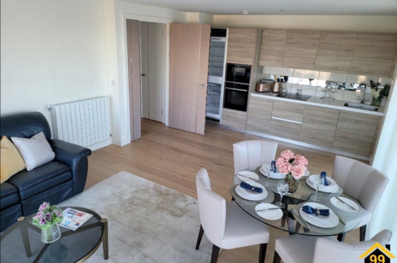Room Duke of Wellington Avenue in Greater London