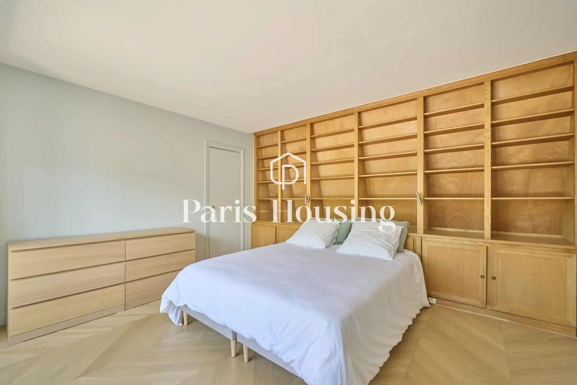 Flat Rue Louis Rouquier in Levallois-Perret
