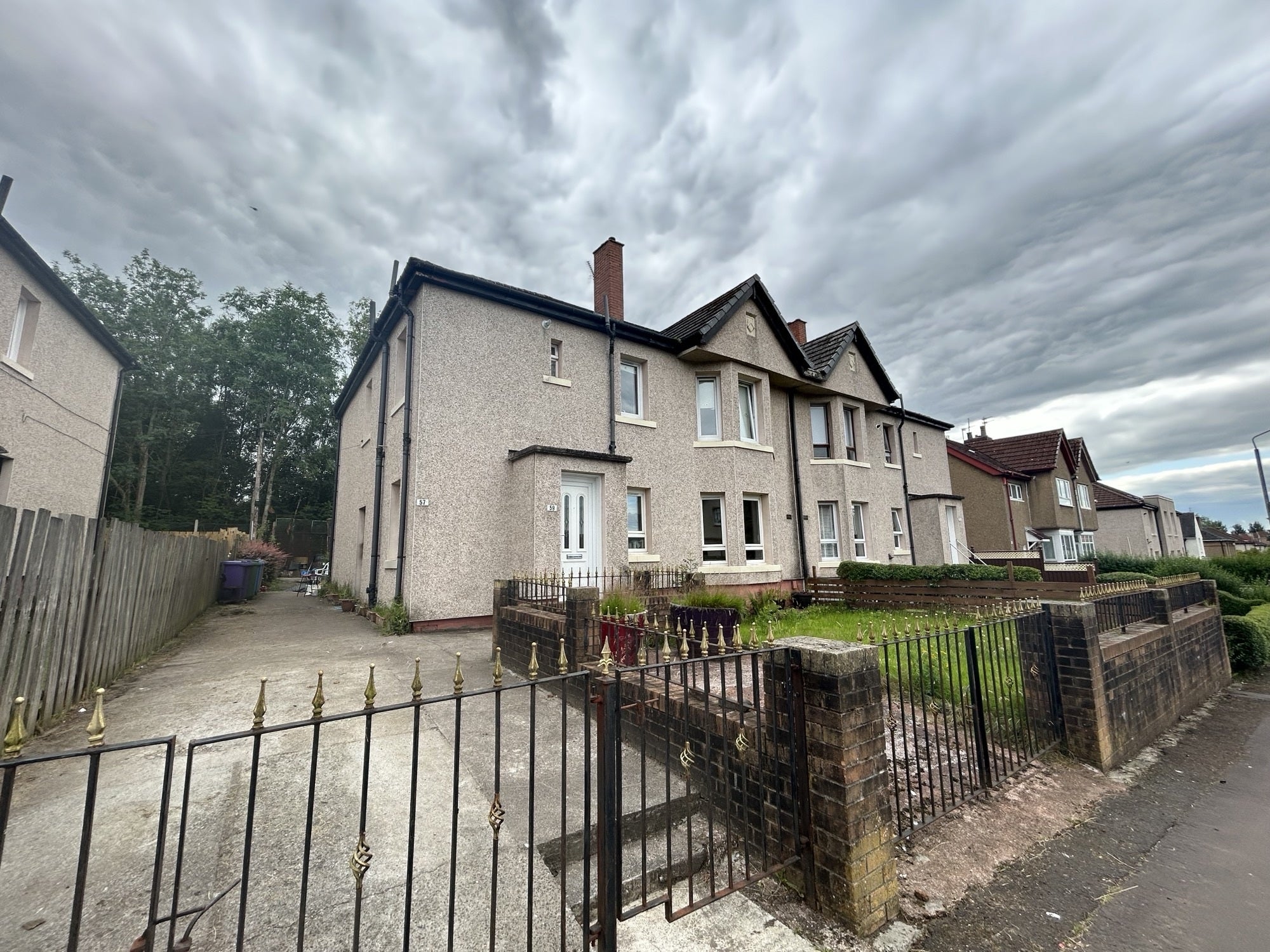 Flat Lesmuir Drive in Glasgow