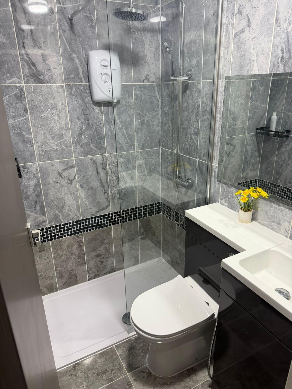 Room Eastern Avenue West in Greater London
