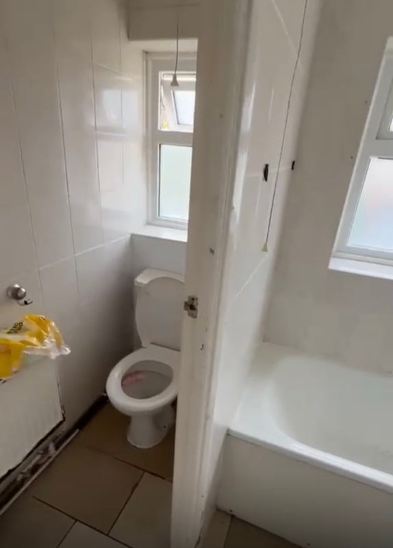 Room Sandown Road in Greater London
