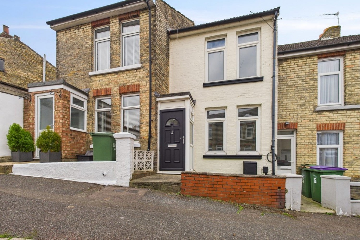 House Russell Road in Folkestone and Hythe District