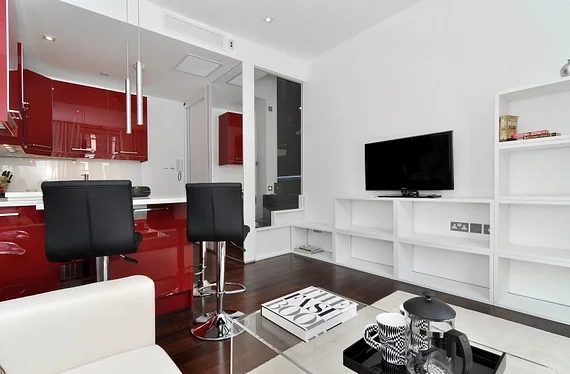 Flat Spring Street in City of Westminster